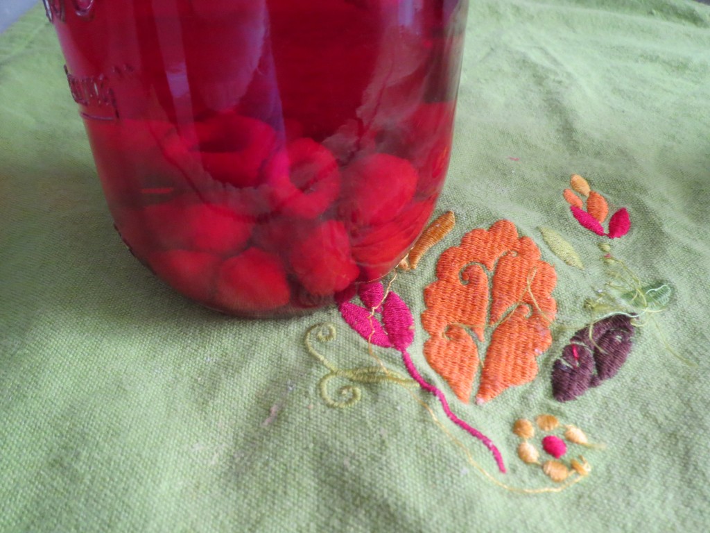 How to make raspberry vinegar