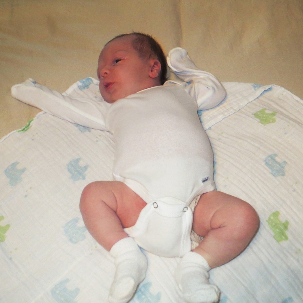 How to Swaddle a Newborn It's Easy!