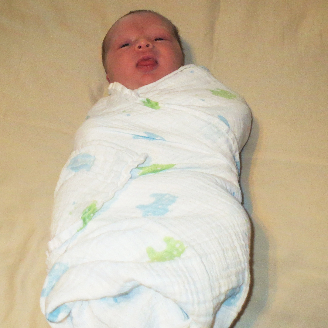 How to Swaddle a Newborn It's Easy!